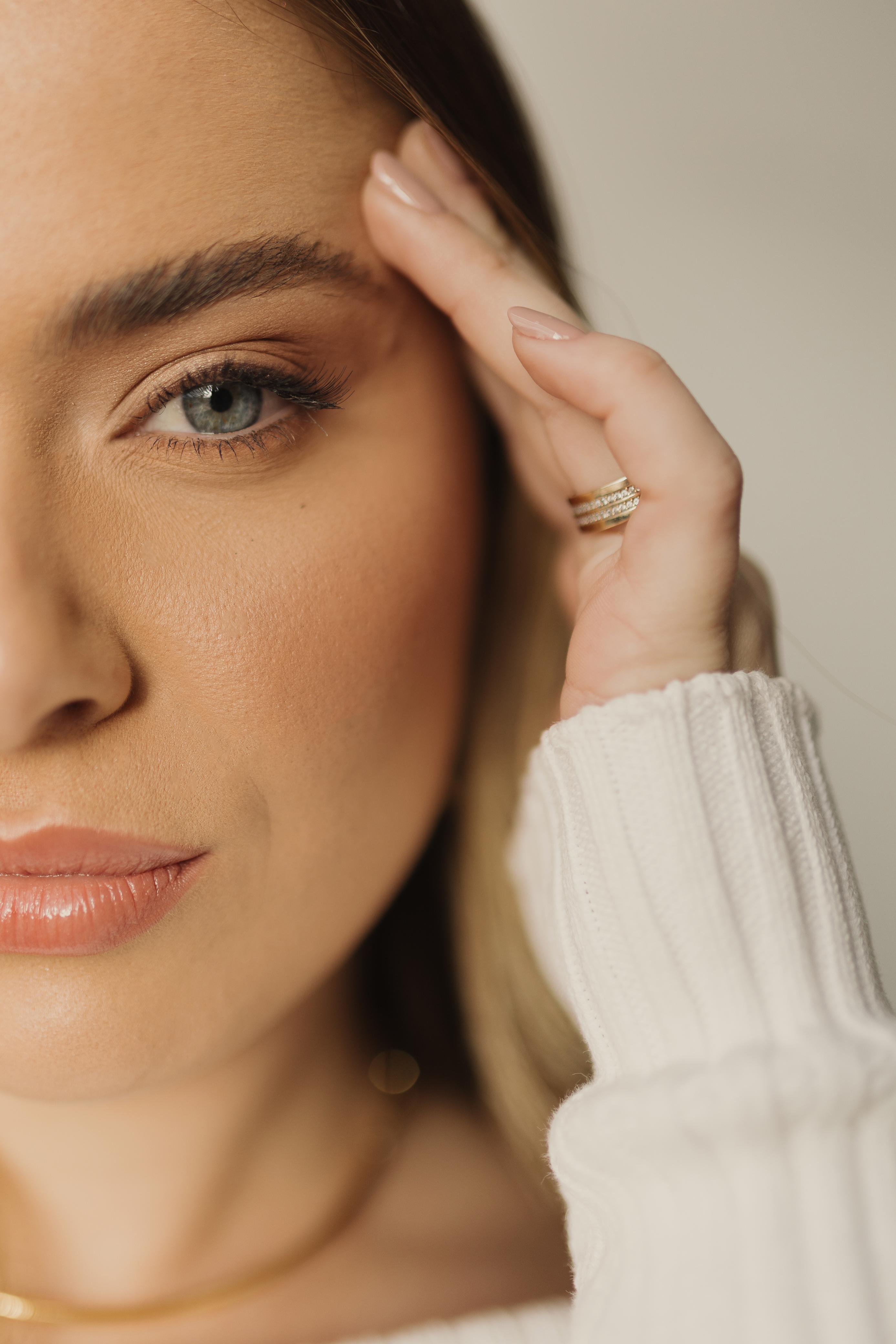 Paola Alves em sua clínica de estética facial em Caxias do Sul